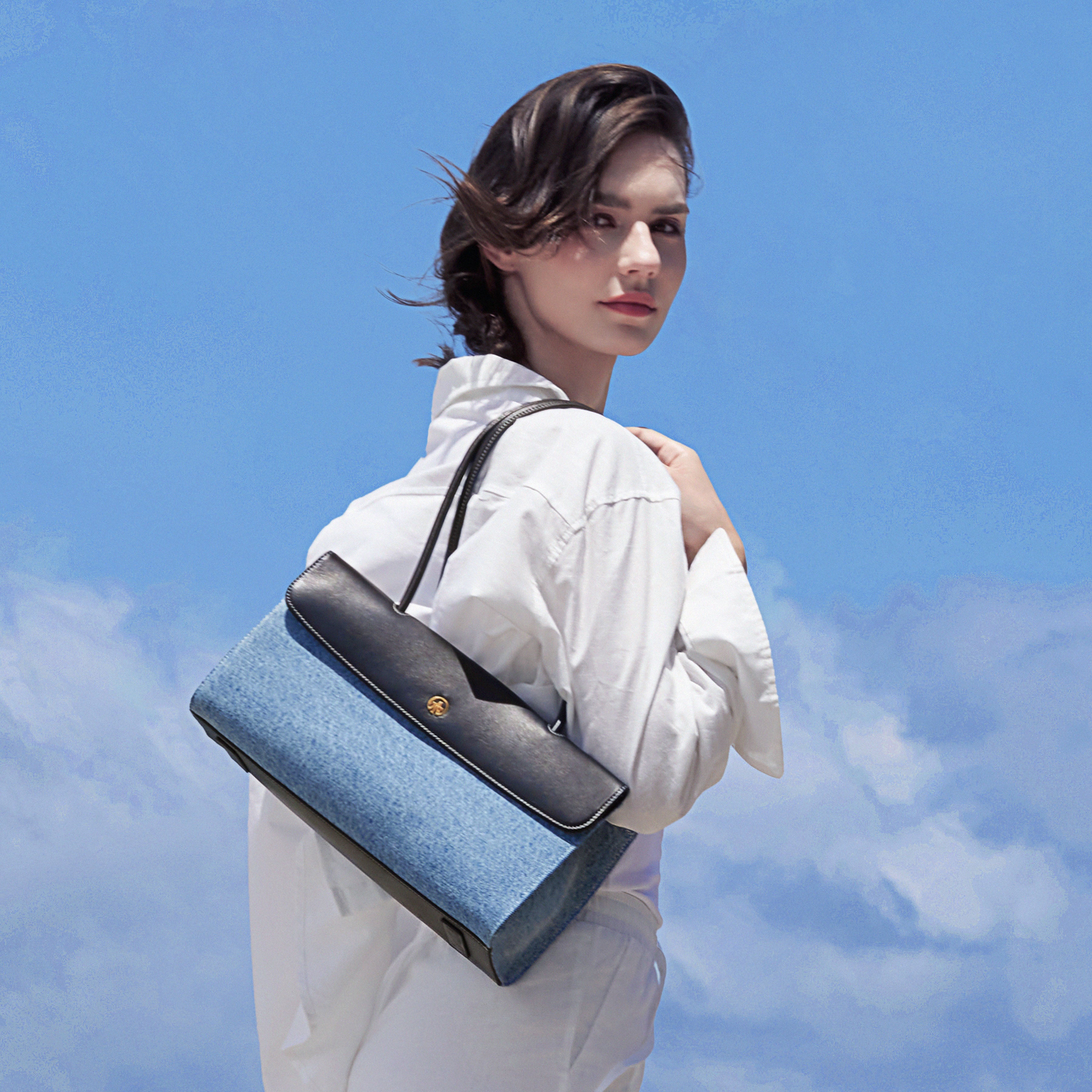 Caelum Baguette Bag