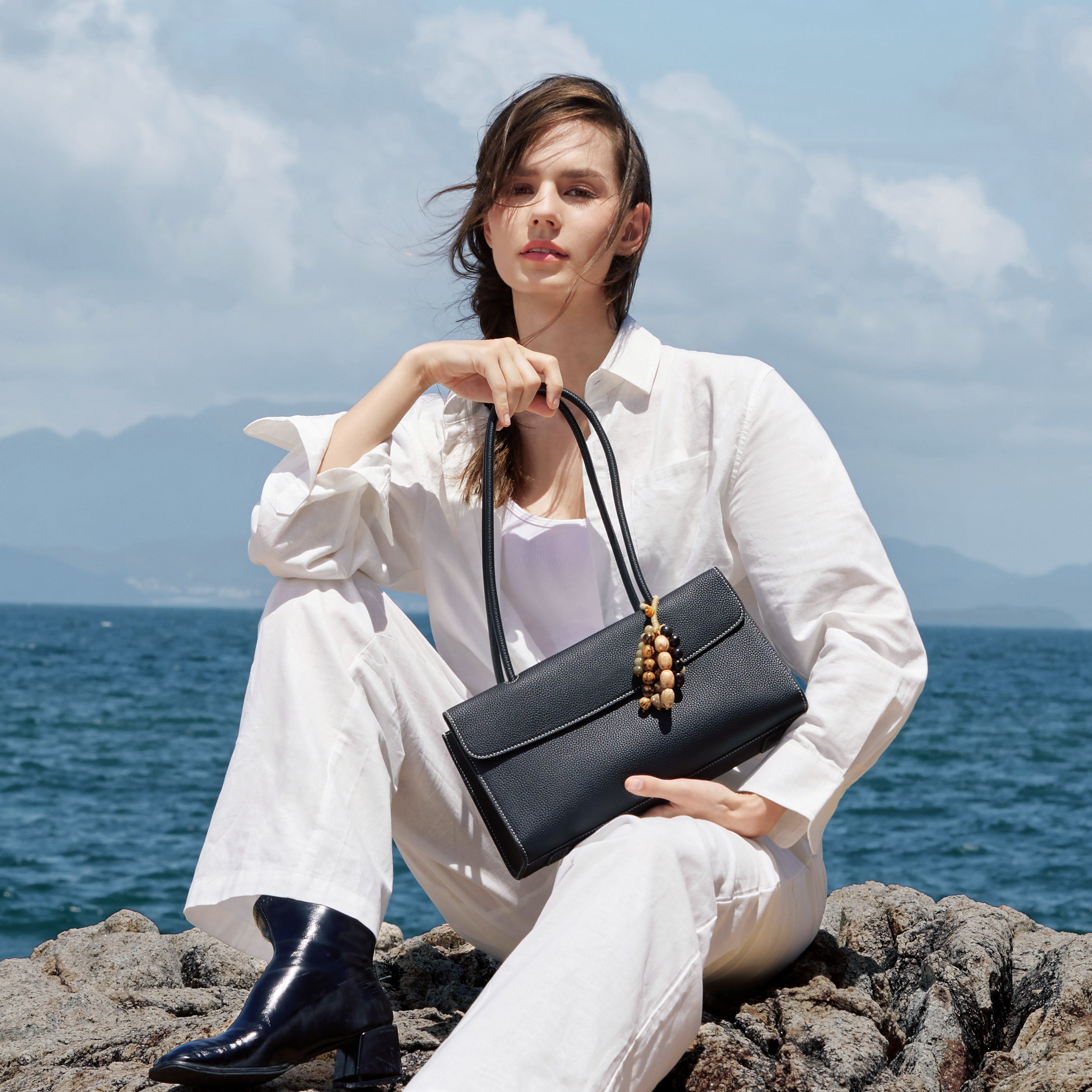 Caelum Baguette Bag Noir