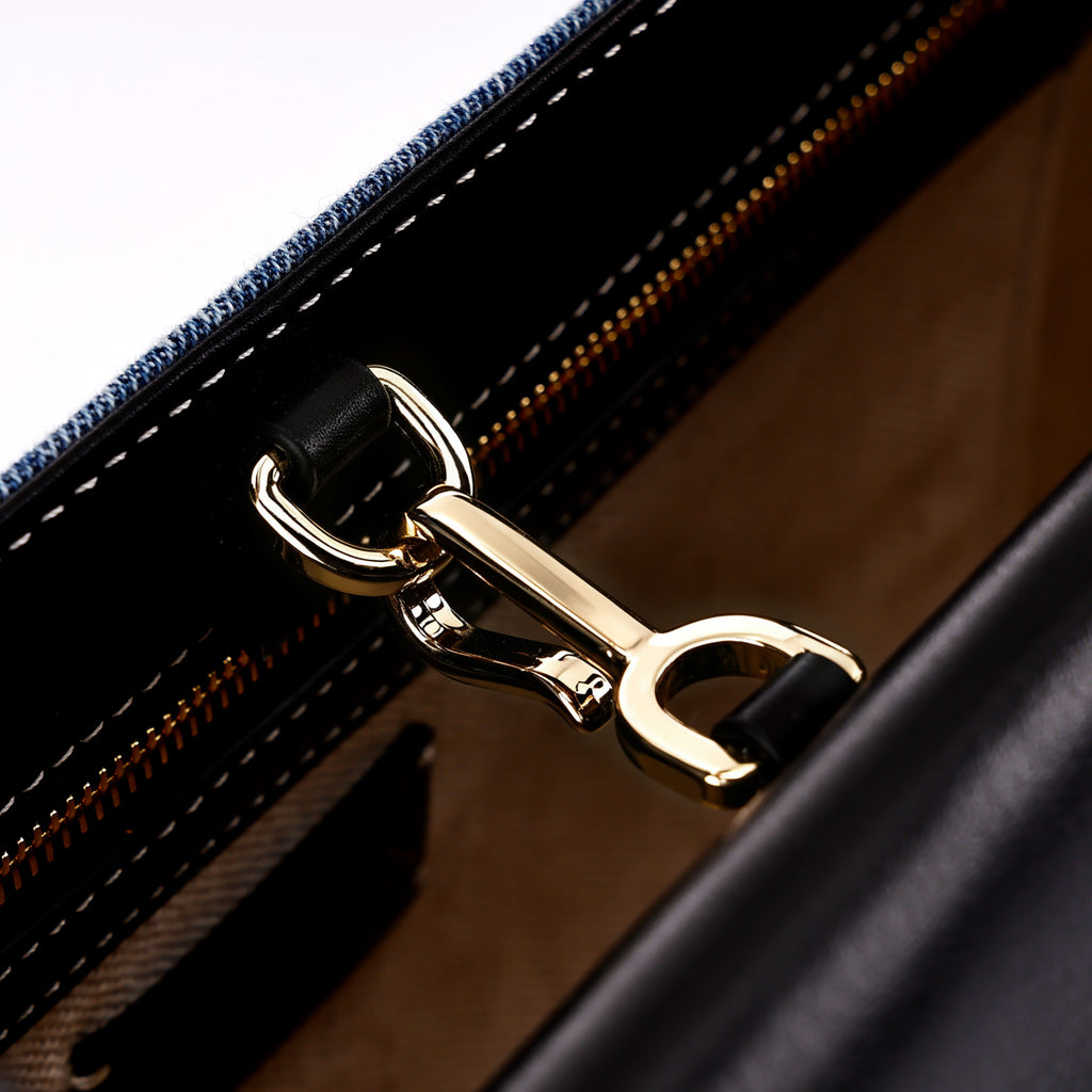 Caelum Baguette Bag