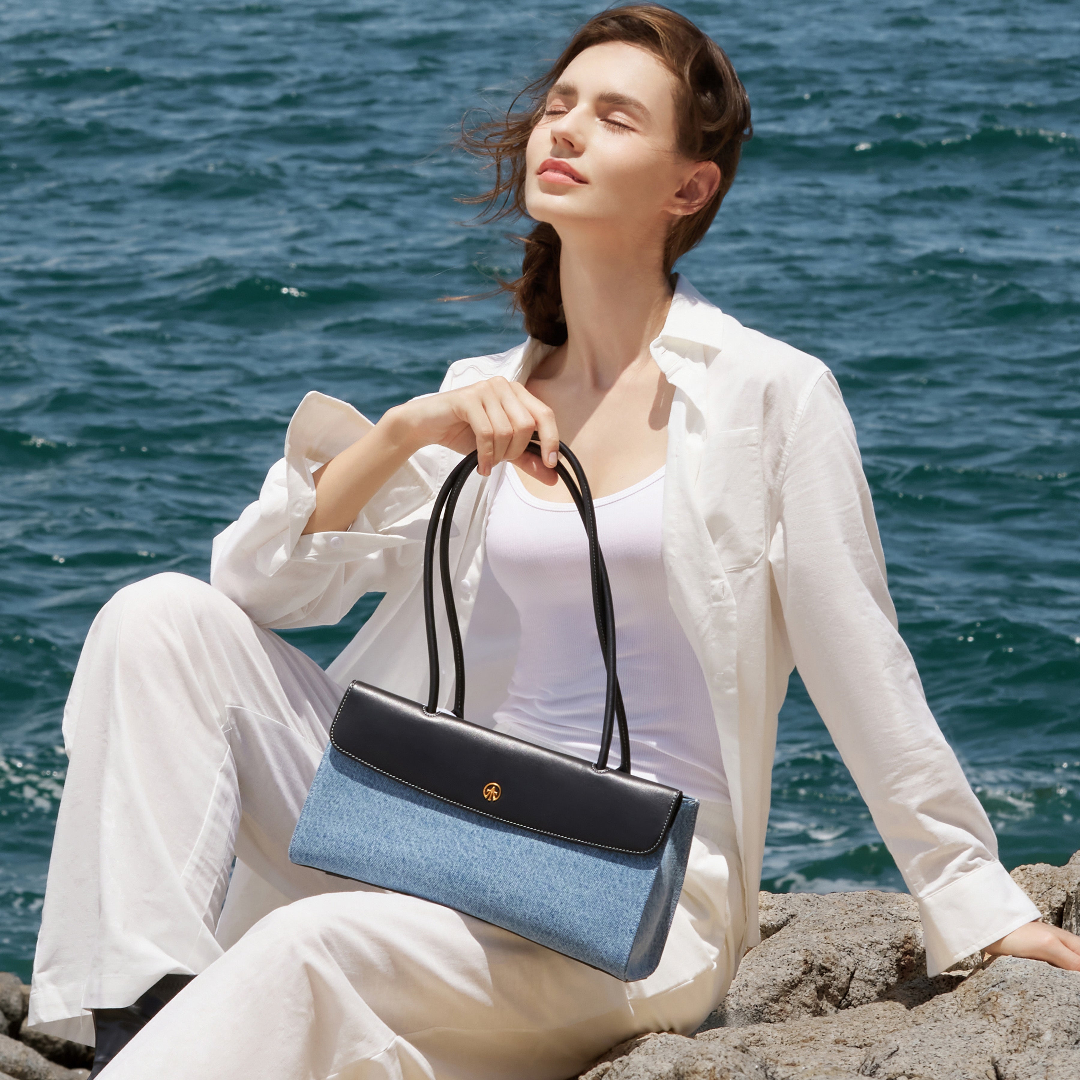 Caelum Baguette Bag
